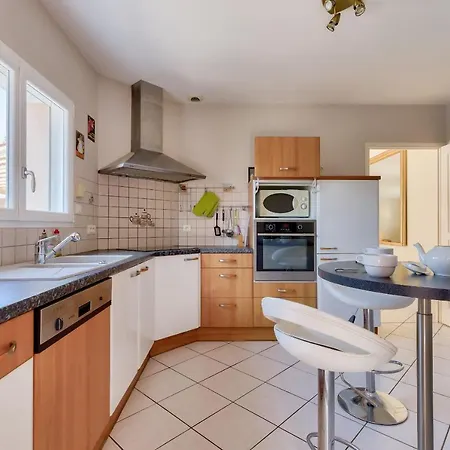 Holiday home Maison Pour 6 - Piscine Et Detente Saint-Hilaire-de-Talmont